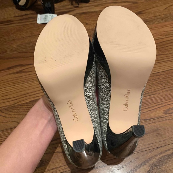 Calvin Klein Leather Kendall Pumps, Stingray - NWT - Picture 5 of 8